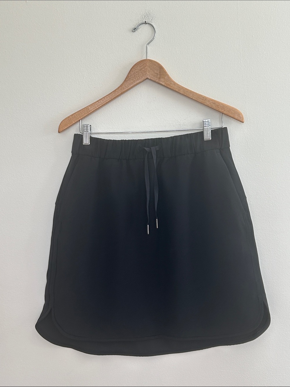 Lululemon Black On The Fly Skirt Size 10 EUC - Picture 2 of 5